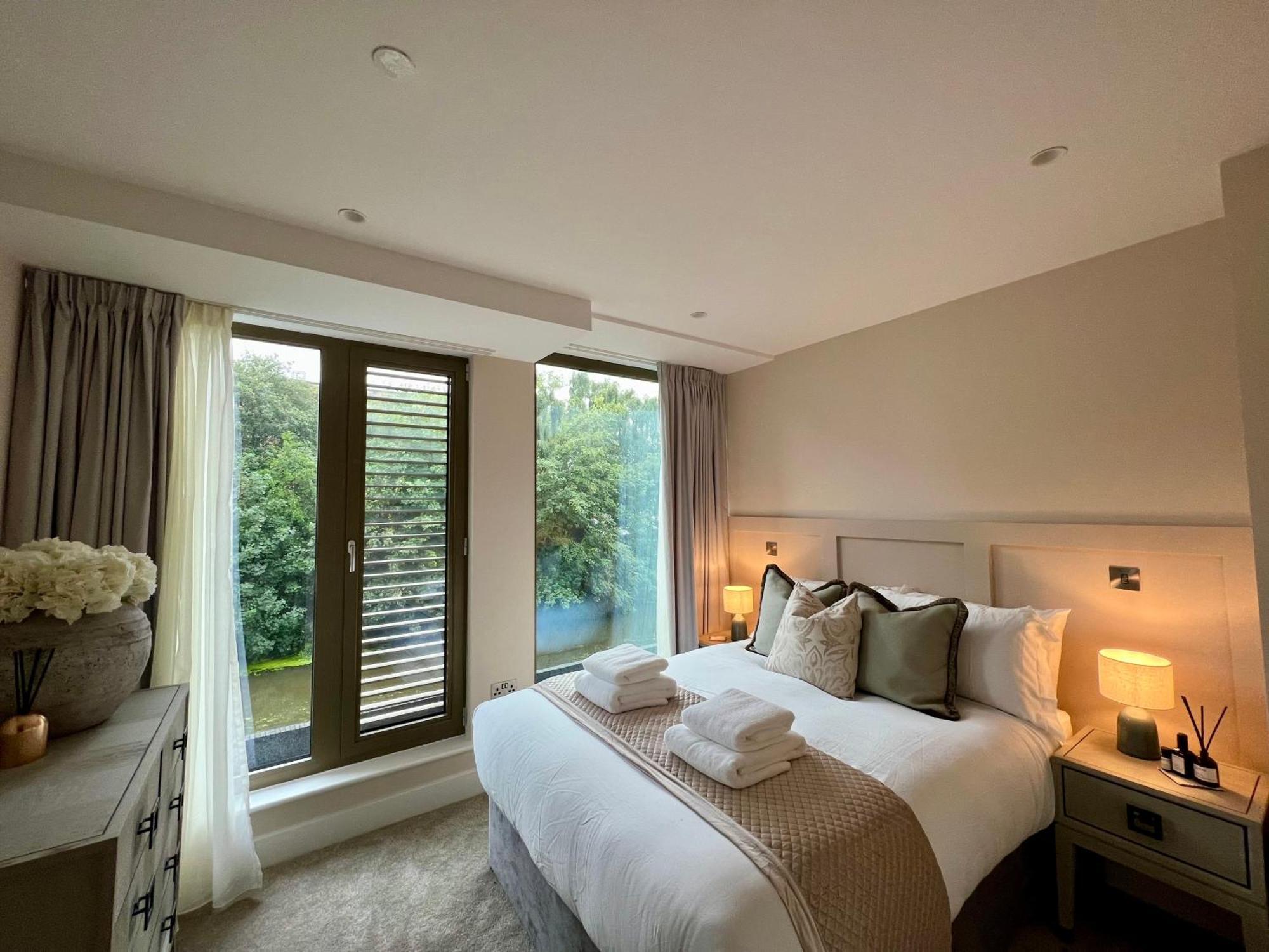 Апартаменты The Noir Blanc Retreat At Ryedale House Йорк Экстерьер фото