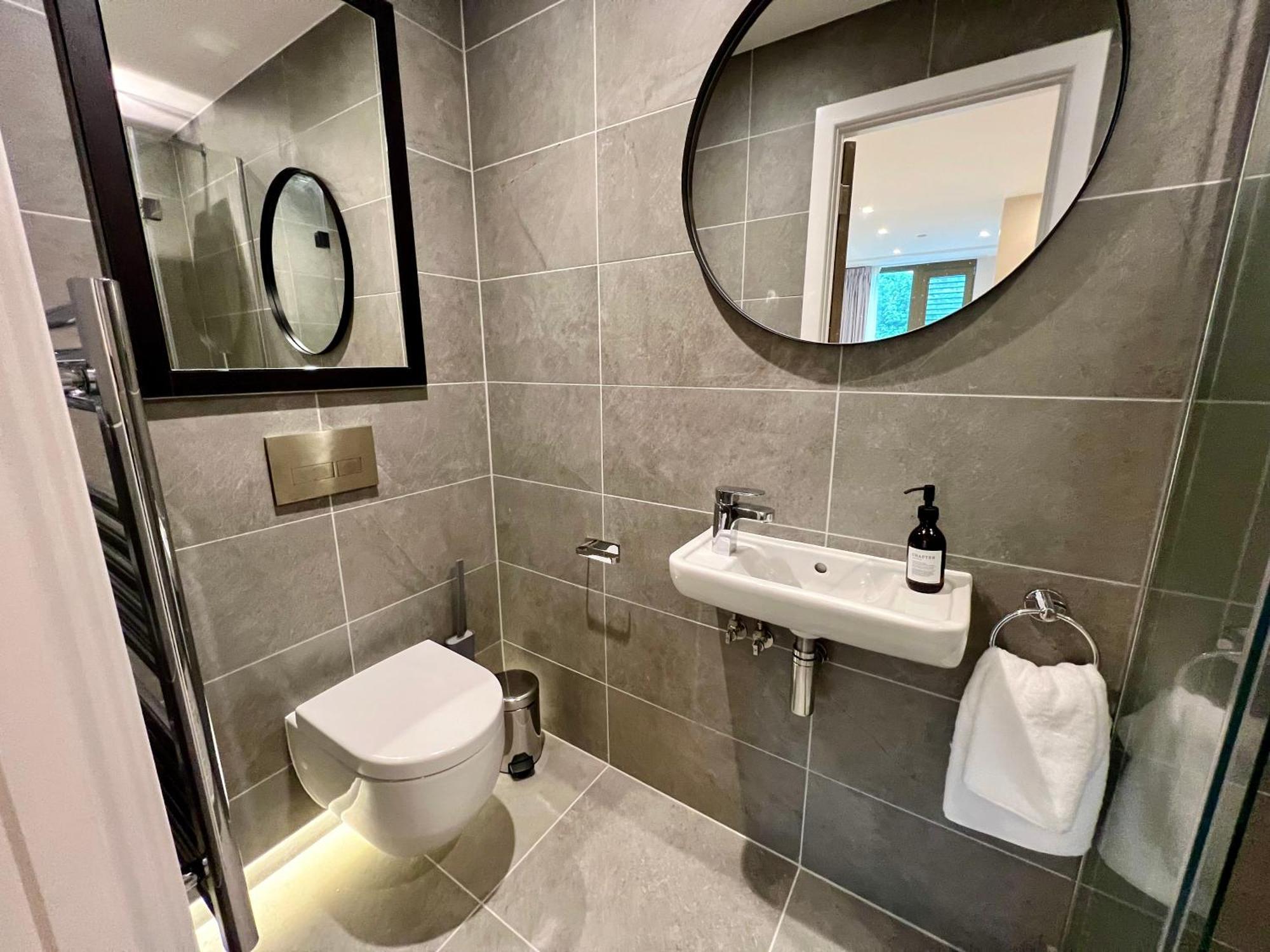 Апартаменты The Noir Blanc Retreat At Ryedale House Йорк Экстерьер фото