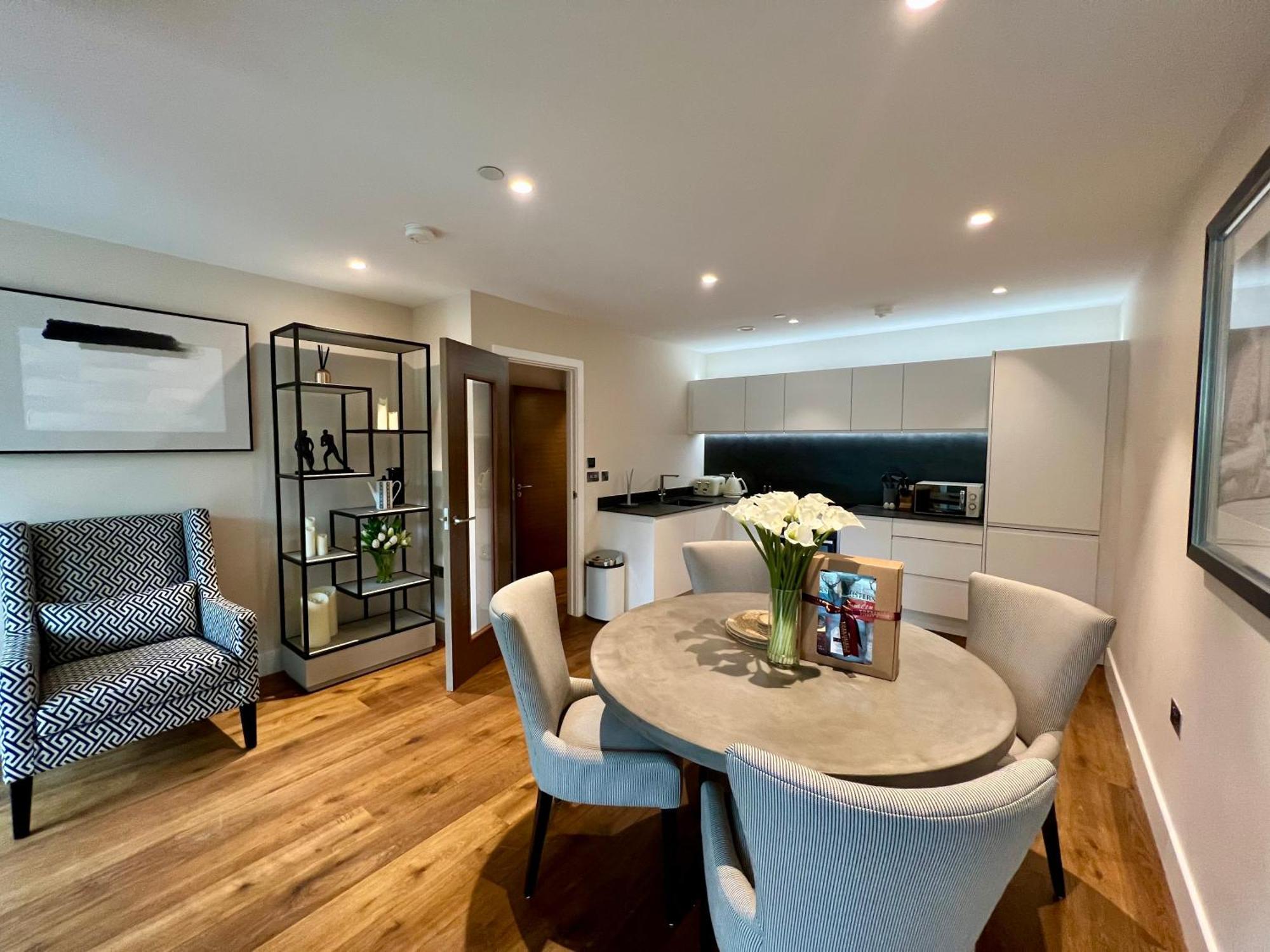 Апартаменты The Noir Blanc Retreat At Ryedale House Йорк Экстерьер фото